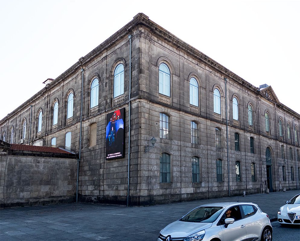 Edifício da Alfândega Nova, incluindo o guindaste exterior