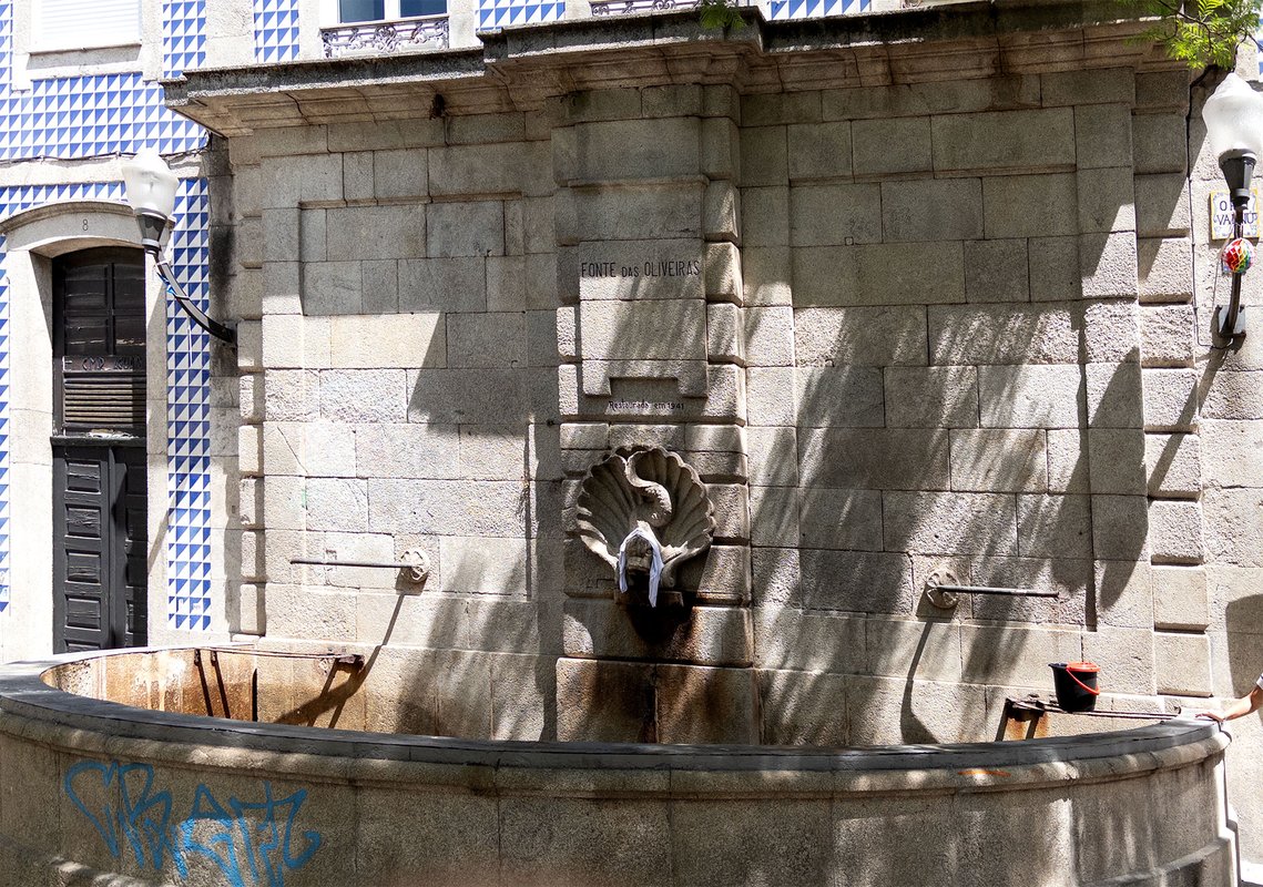 Fonte das Oliveiras e edifício anexo