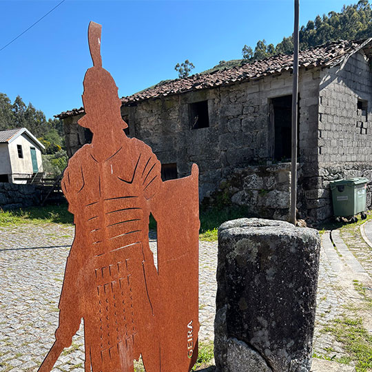 Miliário da m.p. XIV, Portela de Santa Cruz